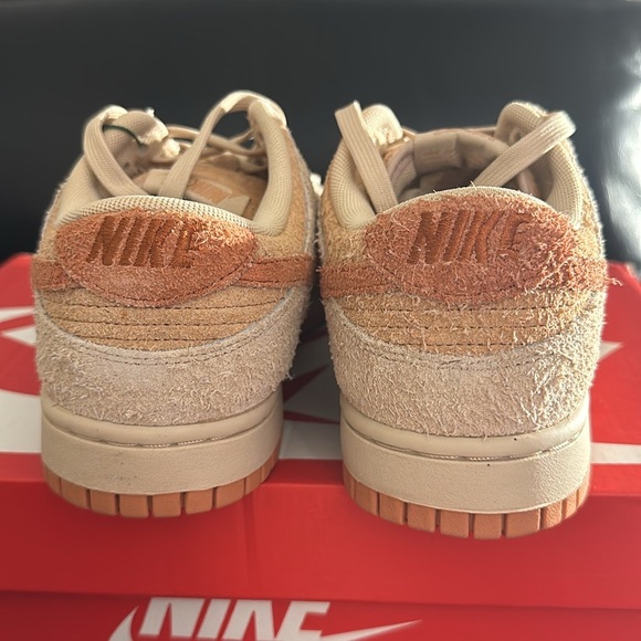 These are women’s Nike dunk, lows size 8 1/2 - Picture 3 of 6